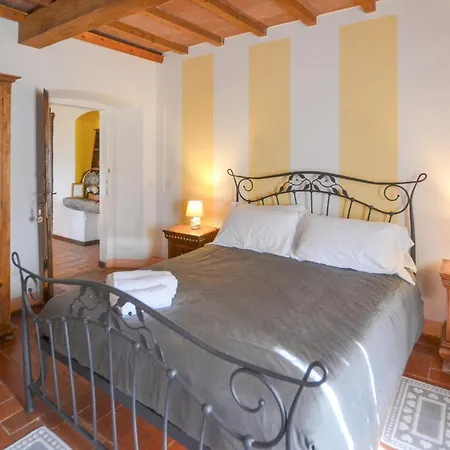 Apartman Stunning In With Swimming Pool Bibbiena